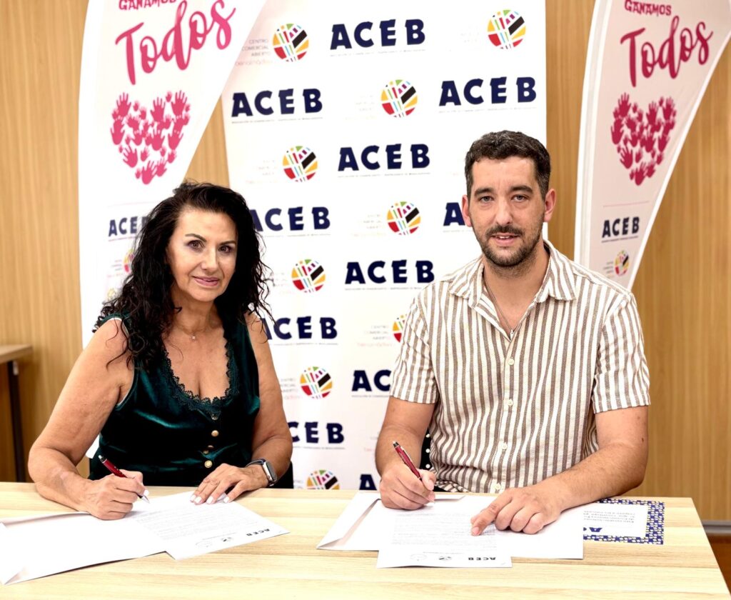 Firma del acuerdo entre ACEB, ACCAB y CheckInGO en Benalmádena